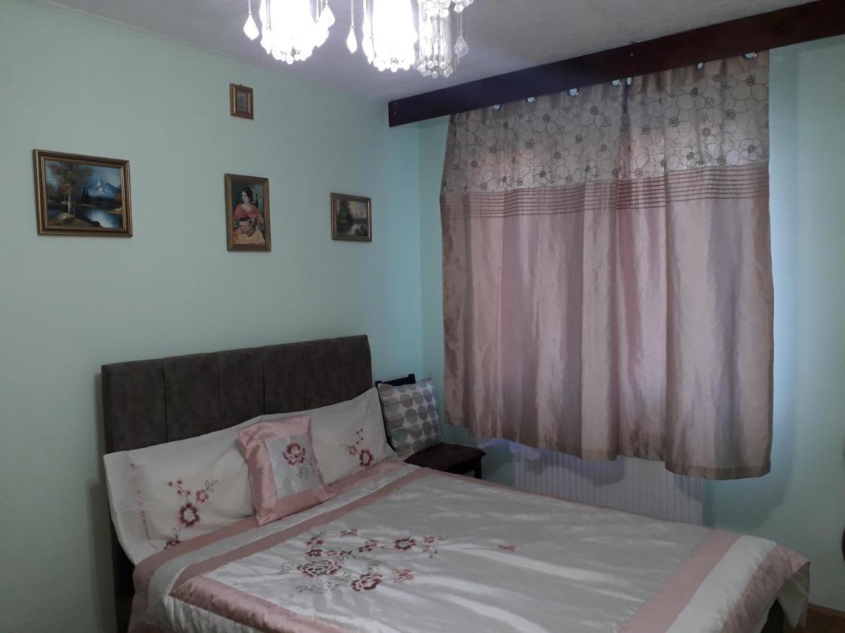 Cozy, Central 1-Bedroom Apartment In Timisoara, Romania Exteriör bild